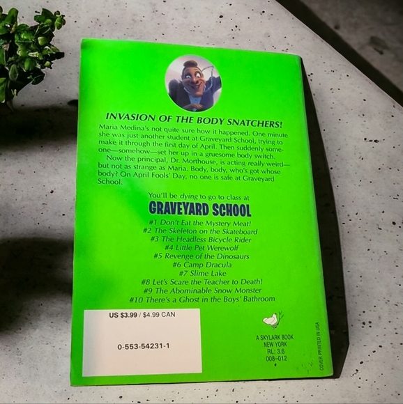 Graveyard School April Ghouls' Day Vintage Soft Cover Book #11 - Picture 2 of 4